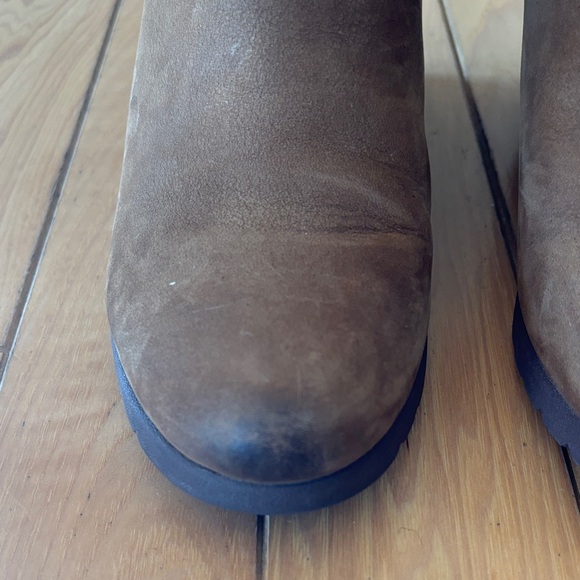 UGG Women's Tan Wedge Boots with Cream Lining - Picture 9 of 9